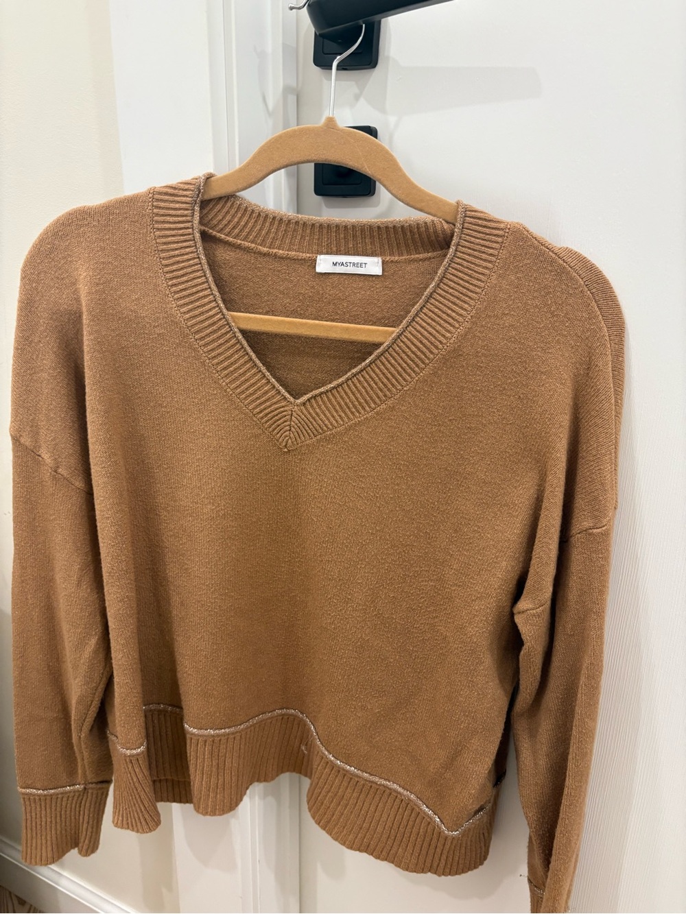 Myastreet V-Neck Sweater in Camel size L